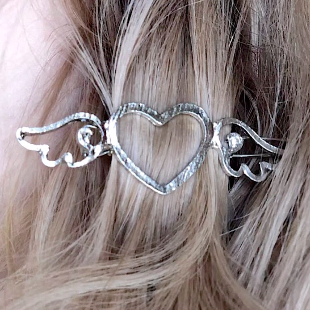 ⚜️[𝟯/$𝟭𝟴]⚜️Heart Wings Cute Barrette NEW - Picture 7 of 10